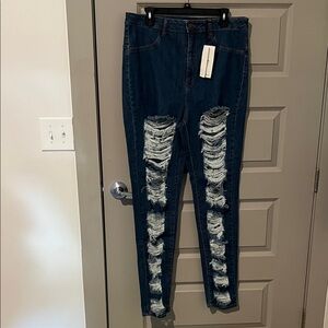 NWT Aphrodite Distressed AP Blue Jeans! Skinny Leg. Great Stretch